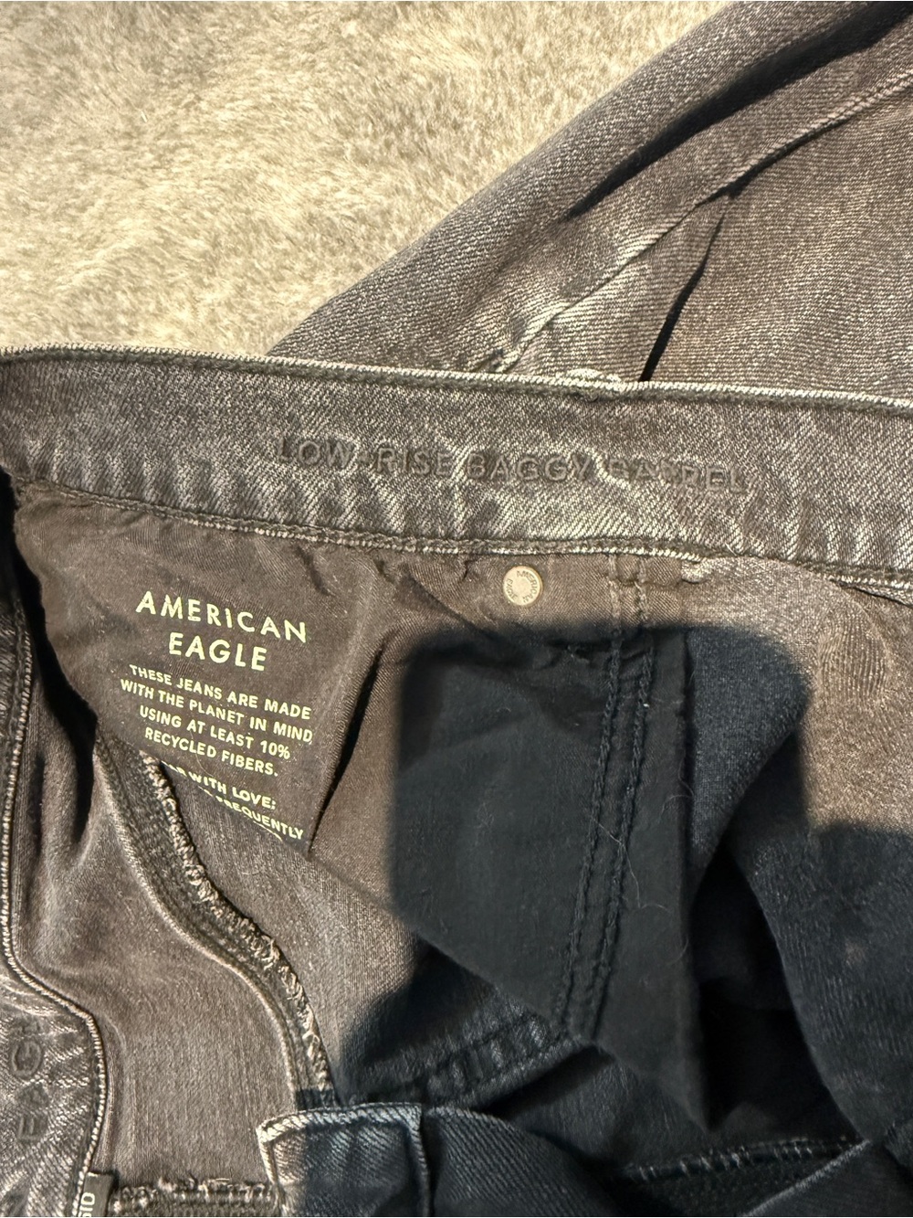 American Eagle Women’s Dark Gray Relaxed Fit Jeans - Picture 3 of 4